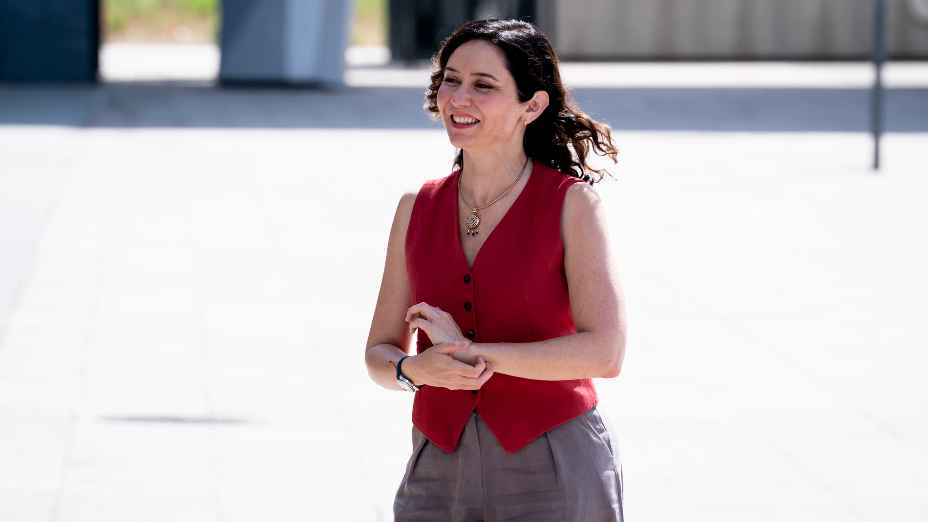 La presidenta de la Comunidad de Madrid, Isabel Díaz Ayuso, llega al acto de toma de posesión del nuevo rector de la Universidad Rey Juan Carlos (URJC), en el Rectorado de la URJC, a 16 de junio de 2025, en Móstoles, Madrid (España). Abraham Duarte será el nuevo rector de la Universidad Rey Juan Carlos para los próximos seis años, tras cosechar el 50,76% de los votos. El nuevo rector de la URJC, Abraham Duarte, es catedrático en Ciencias de la Computación e investigador principal del Grupo de...