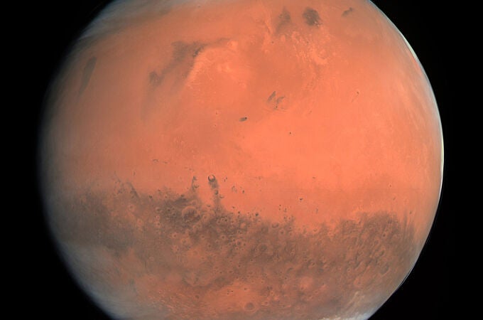 magen en color verdadero de Marte tomada por el instrumento OSIRIS a bordo de la nave espacial Rosetta de la ESA durante su sobrevuelo del planeta en febrero de 2007.