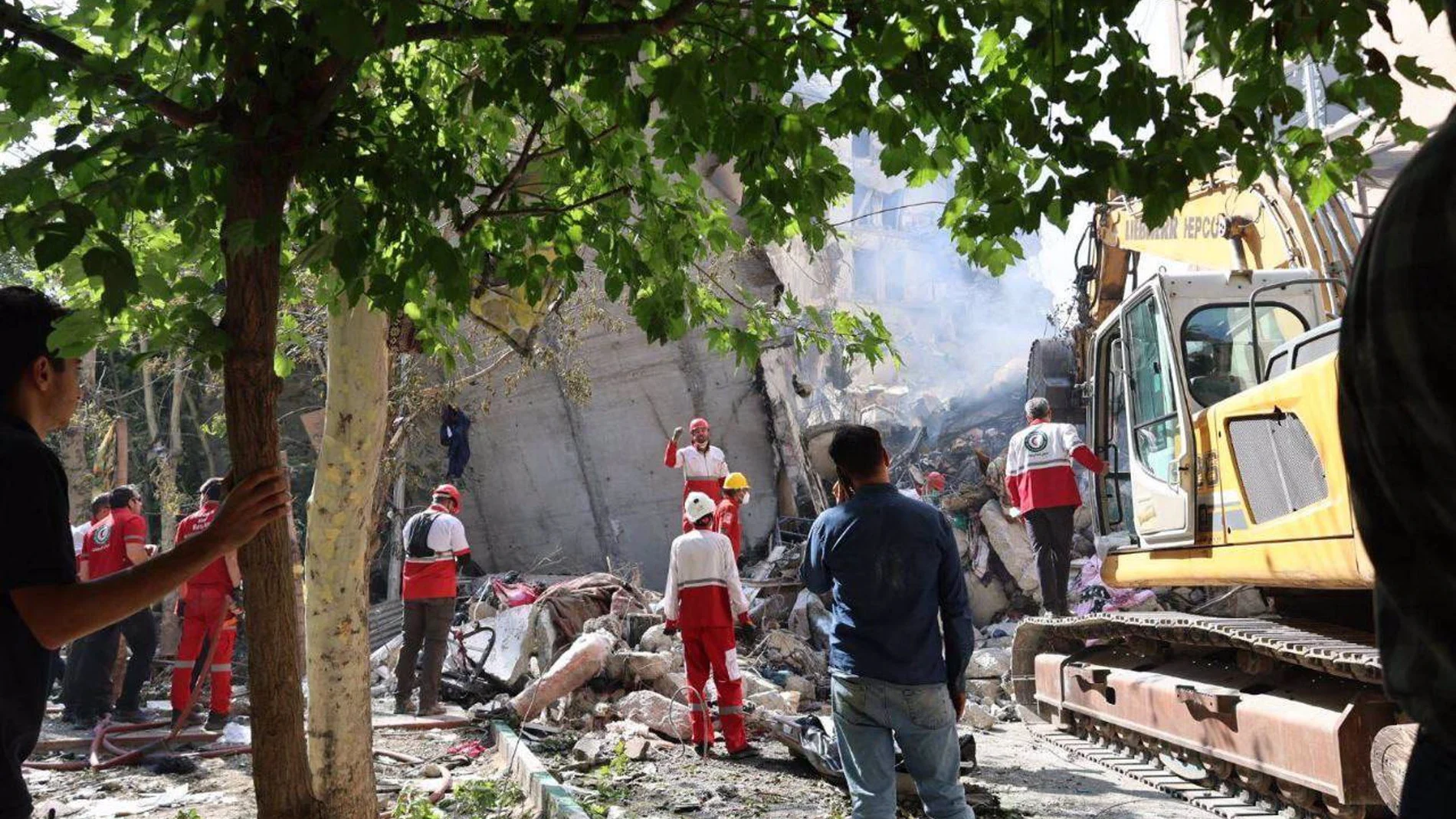 Irán.- Israel bombardea la sede de la televisión pública iraní