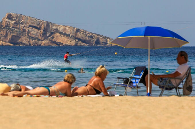 Playa de Levante Benidorm: Disfruta del buen tiempo en junio