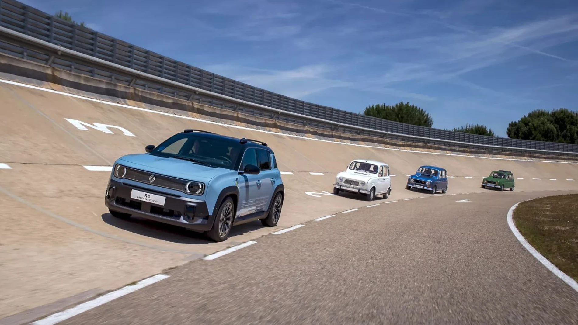 Visita del Club Clásicos Renault 3, 4, 5, 6 y 7 a las instalaciones del Centro de I+D+i de Renault Group ubicadas en Valladolid