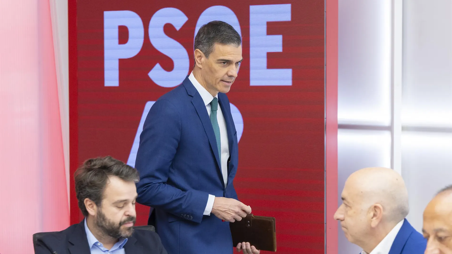 Sánchez expresa la "repugna" y la "indignación" del PSOE por los audios "machistas" entre Ábalos y Koldo