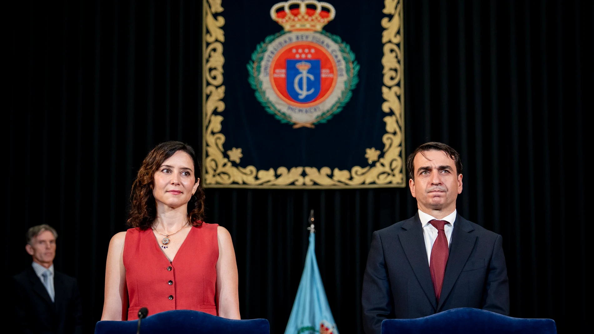 La presidenta de la Comunidad de Madrid, Isabel Díaz Ayuso y el nuevo rector de la Universidad Rey Juan Carlos (URJC), Abraham Duarte, durante su toma de posesión en el Rectorado de la URJC, a 16 de junio de 2025, en Móstoles, Madrid (España). Abraham Duarte será el nuevo rector de la Universidad Rey Juan Carlos para los próximos seis años, tras cosechar el 50,76% de los votos. El nuevo rector de la URJC, Abraham Duarte, es catedrático en Ciencias de la Computación e investigador principal de...