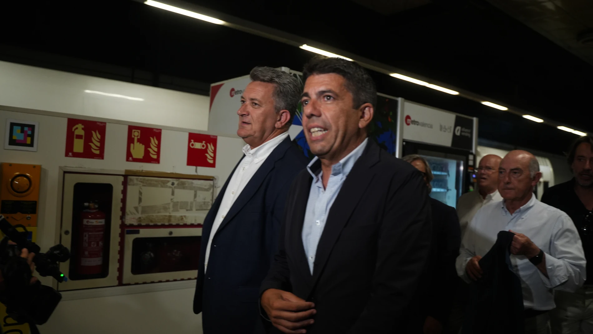 El president de la Generalitat, Carlos Mazón (d), realiza un recorrido en pruebas previo a la reapertura del tramo València Sud-Castelló de Metrovalencia - Estación de Torrent Avinguda de Metrovalencia Avenida del Vedat, a 16 de junio de 2025, en Valencia, Comunidad Valenciana (España). El tramo València Sud-Castelló de Metrovalencia, en las comarcas de l'Horta y la Ribera, y por el que discurren las Líneas 1, 2 y 7, recuperará la circulación ferroviaria la última semana de junio con totales ...