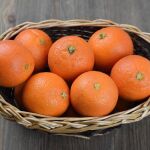 Poner cáscaras de mandarina al sol: por qué es recomendable y para qué sirve