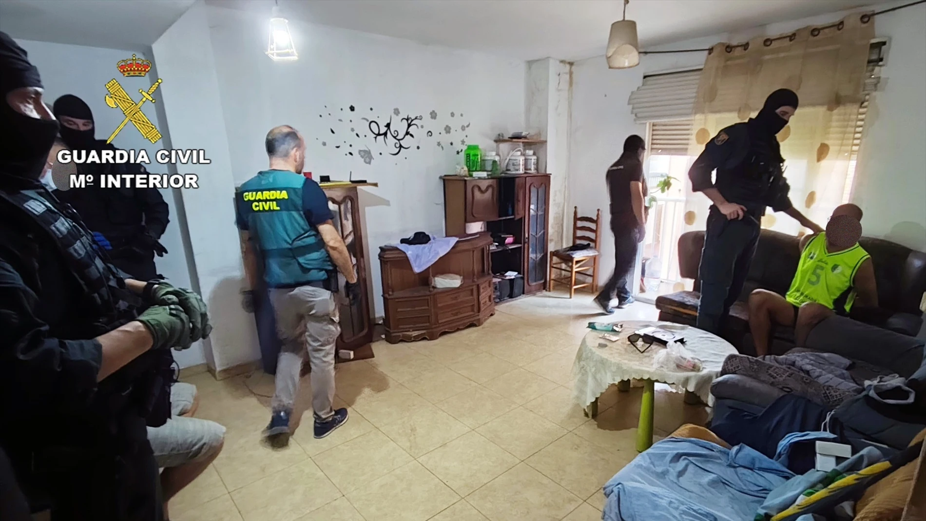 La Guardia Civil desmantela un punto de venta de polen de hachís en un piso de Águilas (Murcia)