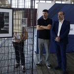 Marco Morala durante la visita a la exposición