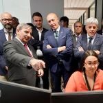 El consejero Sanz Merino visita junto a José Antonio Díez las instalaciones del Centro de Control de Transportes de Castilla y León.