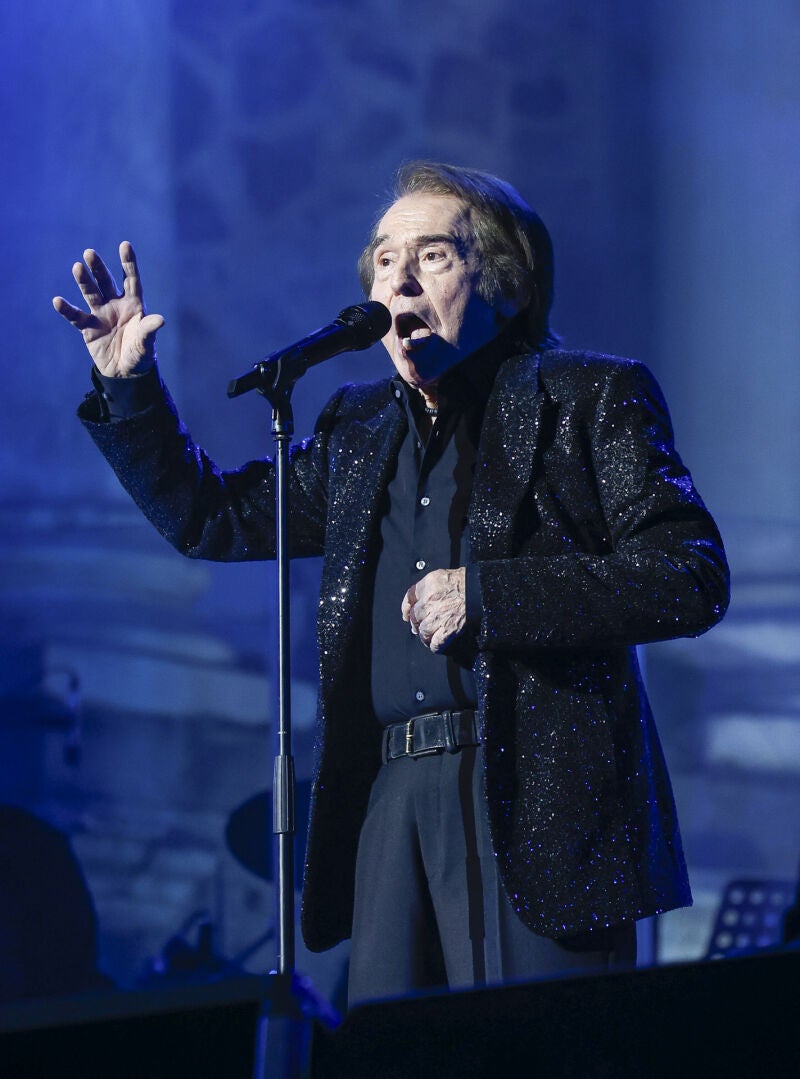 Raphael durante su concierto en Mérida