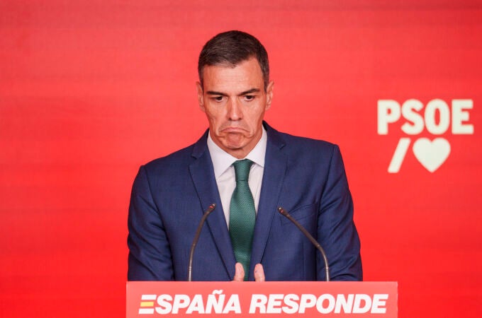 Pedro Sánchez en la sede de Ferraz tras la reunión de la ejecutiva . David Jar