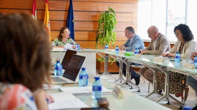 González Corral durante su encuentro con las OPAS