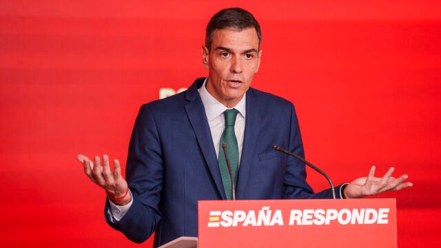 Pedro Sánchez en la sede de Ferraz tras la reunión de la ejecutiva . David Jar