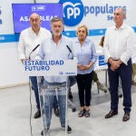 Vázquez atiende a la prensa junto a José mazarías, Paloma Sanz y Miguel Ángel de Vicente en Segovia