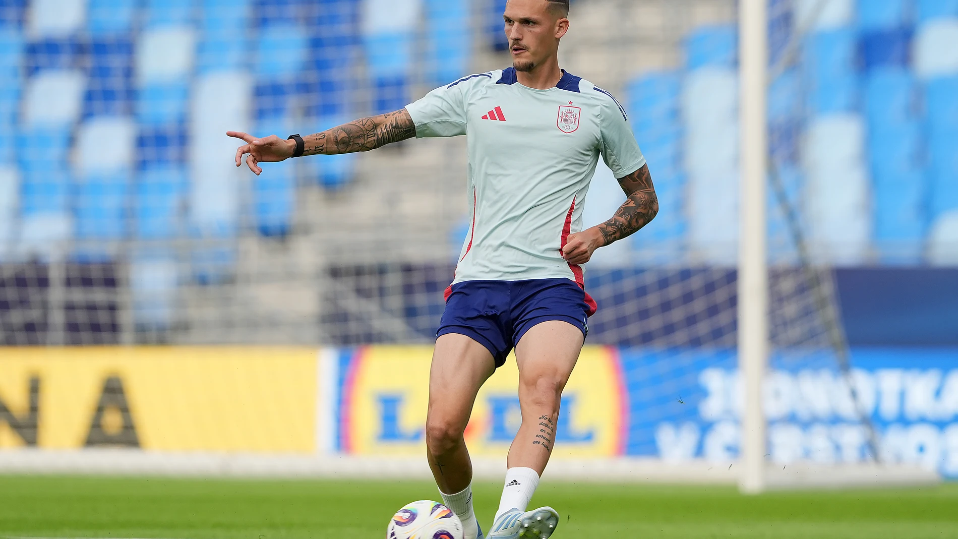 Rafa Marín durante un entrenamiento con la selección española Sub-21 en el Europeo de 2025 REMITIDA / HANDOUT por PRENSA RFEF Fotografía remitida a medios de comunicación exclusivamente para ilustrar la noticia a la que hace referencia la imagen, y citando la procedencia de la imagen en la firma 10/06/2025
