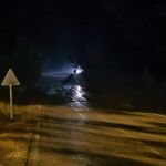 Las tormentas obligan al rescate de personas atrapadas por la crecida de los cauces fluviales de Arcos de la Sierra
