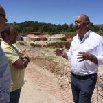 Miguel Ángel de Vicente durante una visita a Fuentesauco