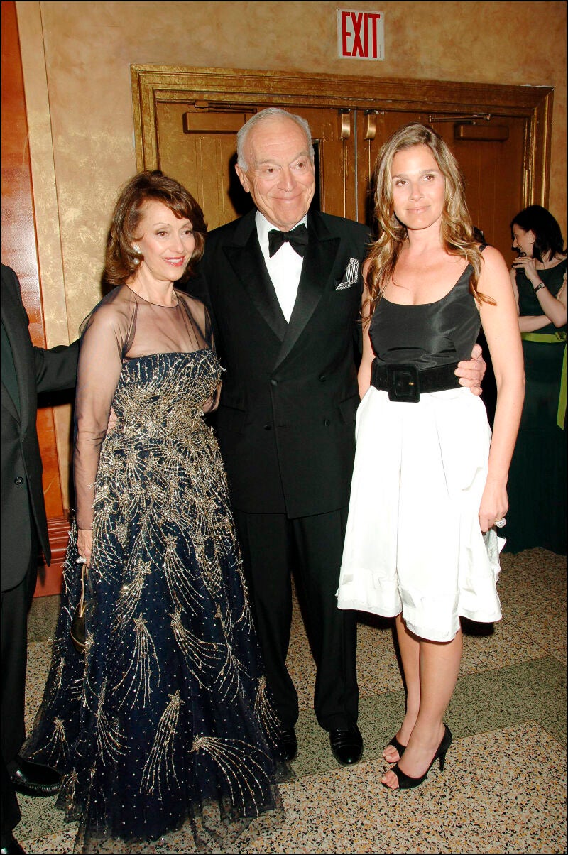 Leonard, Evelyn y Aerin Lauder, posan durante los Premios FIFI 2006