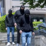 MADRID.-Penas de hasta 22 meses de cárcel y prohibición de ir a estadios, para los ultras que colgaron un muñeco de Vinícius