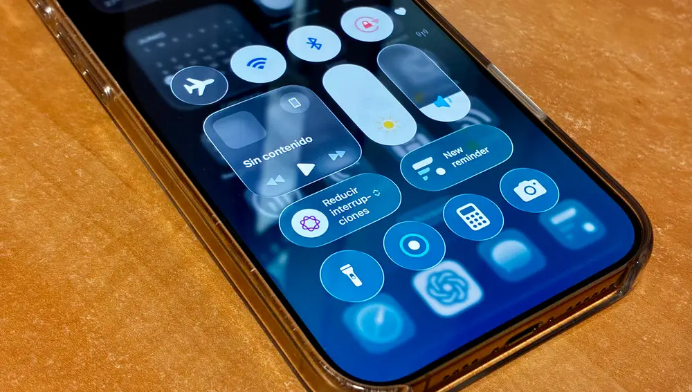 El Centro de Control de iOS 26 tiene demasiada transparencia