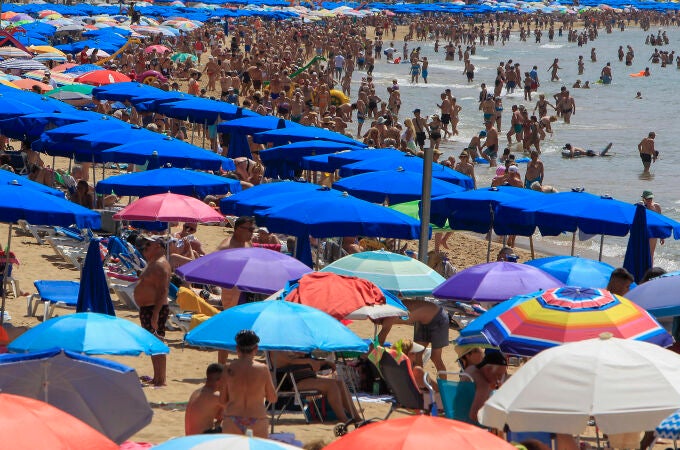 Playa de Levante Benidorm: Disfruta del buen tiempo en junio