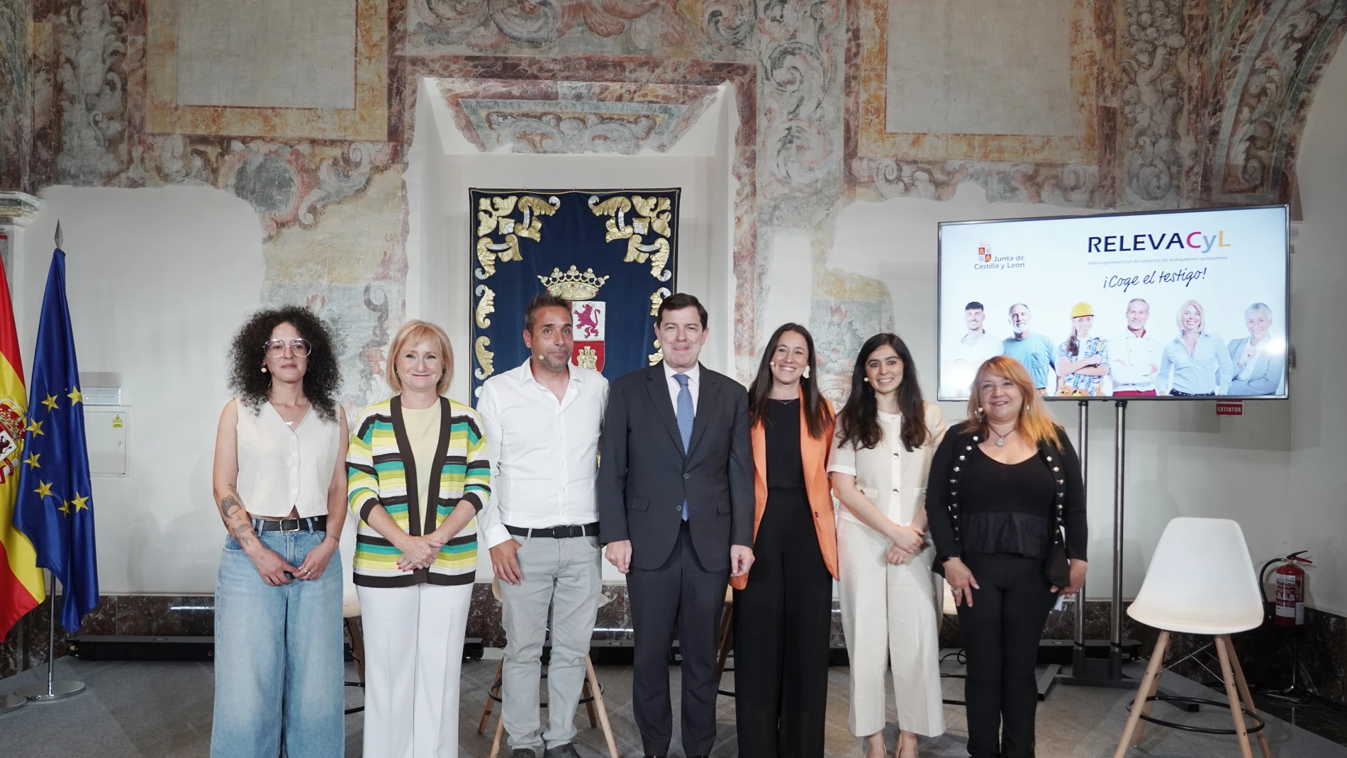 Mañueco presenta el programa Relevacyl junto a la consejera Leticia García
