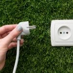 El aparato eléctrico que debes desenchufar por la noche si no quieres que se duplique tu factura de la luz