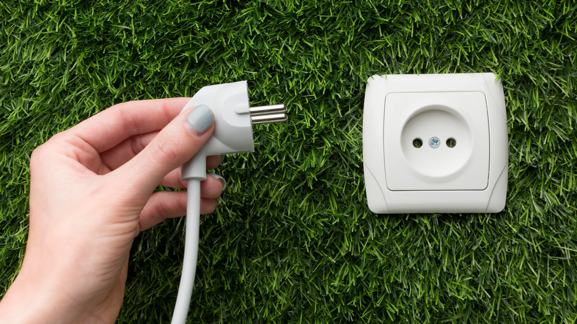 El aparato eléctrico que debes desenchufar por la noche si no quieres que se duplique tu factura de la luz