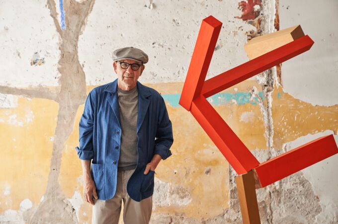 El escultor postminimalista Joel Shapiro