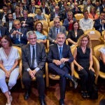 Jaume Collboni junto a la portavoz socialista en Madrid, Reyes Maroto (izquierda), y la expresidenta del Congreso, Meritxell Batet (derecha)