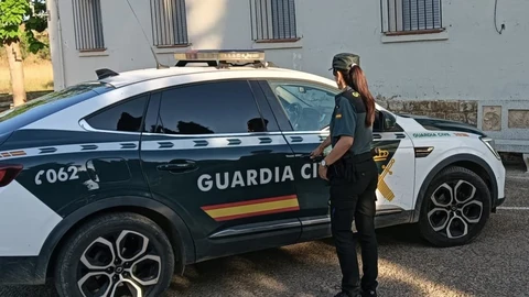 La rápida intervención de una guardia civil de Rioseco salva la vida a un motorista amputado de un brazo .