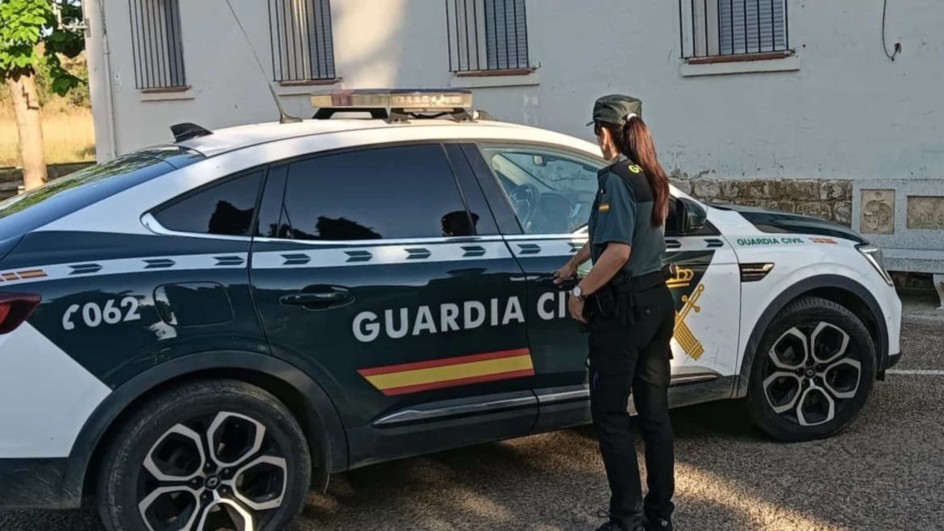 La rápida intervención de una guardia civil de Rioseco salva la vida a un motorista amputado de un brazo . REMITIDA / HANDOUT por GUARDIA CIVIL VALLADOLID Fotografía remitida a medios de comunicación exclusivamente para ilustrar la noticia a la que hace referencia la imagen, y citando la procedencia de la imagen en la firma 16/06/2025