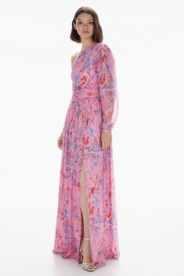 Vestido asimétrico estampado.