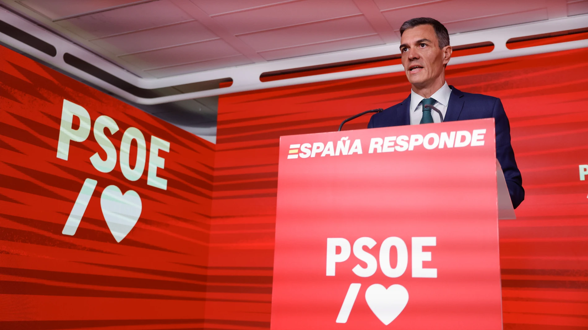 MADRID, 16/06/2025.- El presidente del Gobierno, Pedro Sánchez en rueda de prensa tras las reunión de la Ejecutiva Federal del PSOE, este lunes en la sede de Ferraz. EFE/ Javier Lizon
