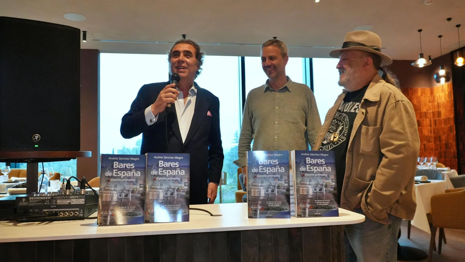 “Bares de España”, maullidos, cañas y mucho sarao felino