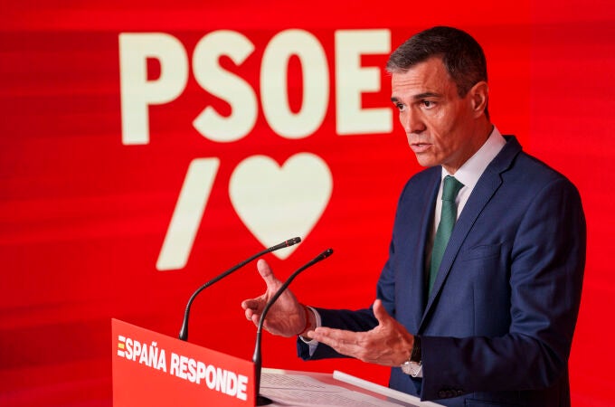 Pedro Sánchez en la sede de Ferraz tras la reunión de la ejecutiva . David Jar