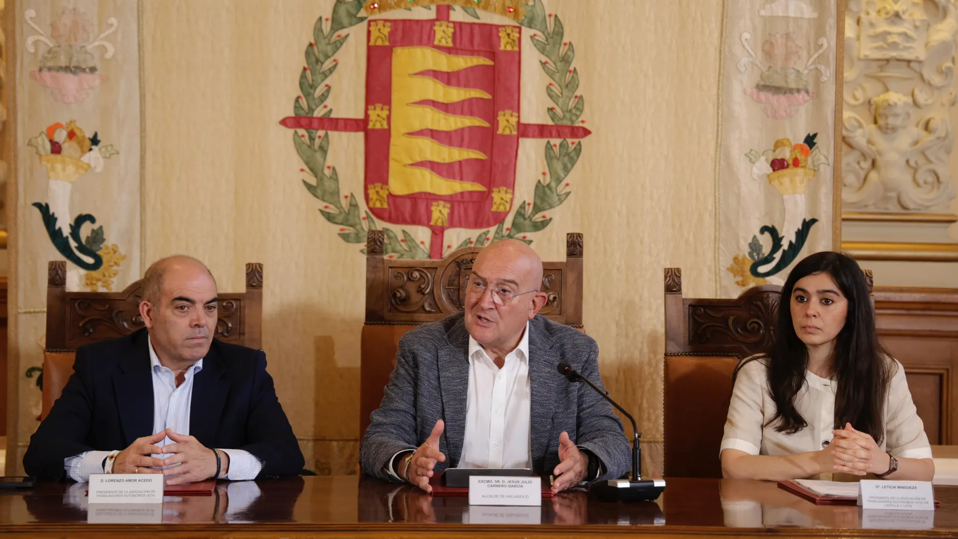 Jesús Lorenzo Amor, Lorenzo Amor y Leticia Mingueza, en la rueda de prensa