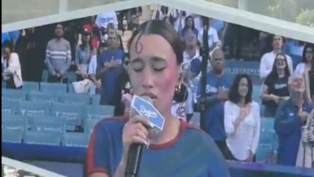 “El pendón estrellado tremola feliz”: la versión en español del himno de EEUU se hace viral como canción protesta