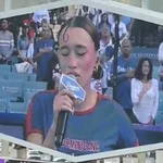 “El pendón estrellado tremola feliz”: la versión en español del himno de EEUU se hace viral como canción protesta