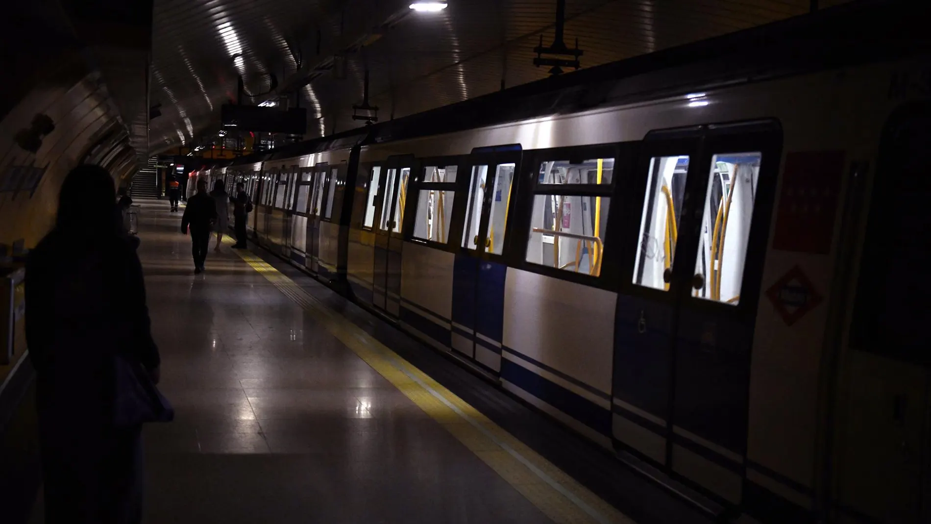 MADRID.-Metro compra 60 líneas de telefonía por satélite ante un posible nuevo apagón
