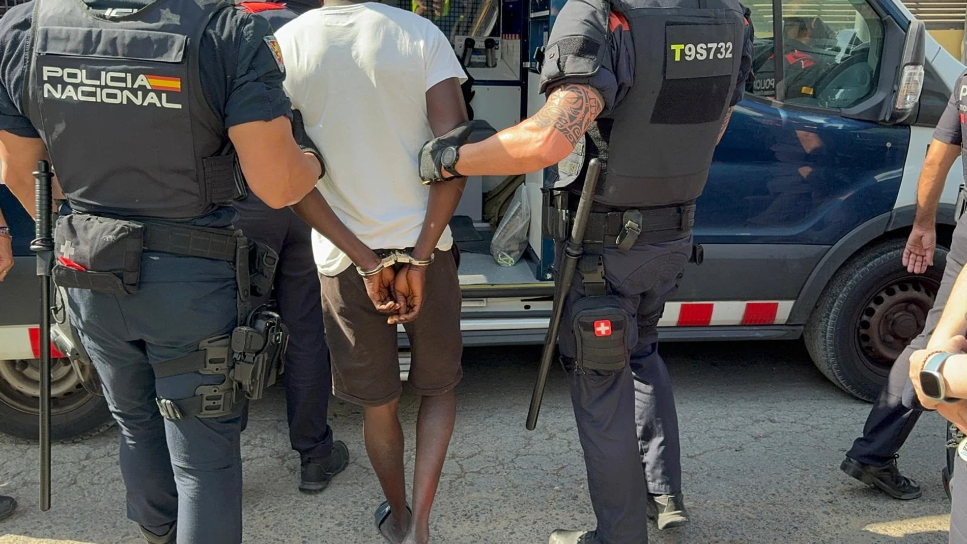 18 detenidos por la venta de material falso en el 'top manta' en Salou (Tarragona)