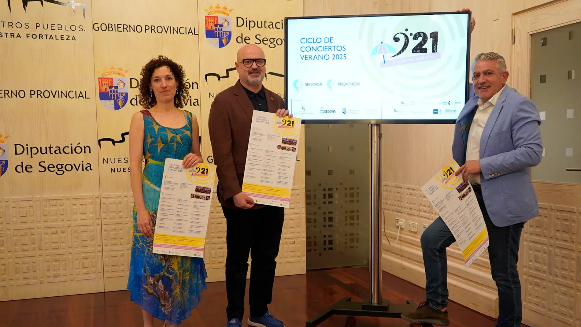 El vicepresidente de la Diputación, José María Bravo; el concejal Juan Carlos Monroy; y la directora de la Fundación Juan de Borbón, Noelia Gómez, presentar la programación de '921 Distrito Musical'