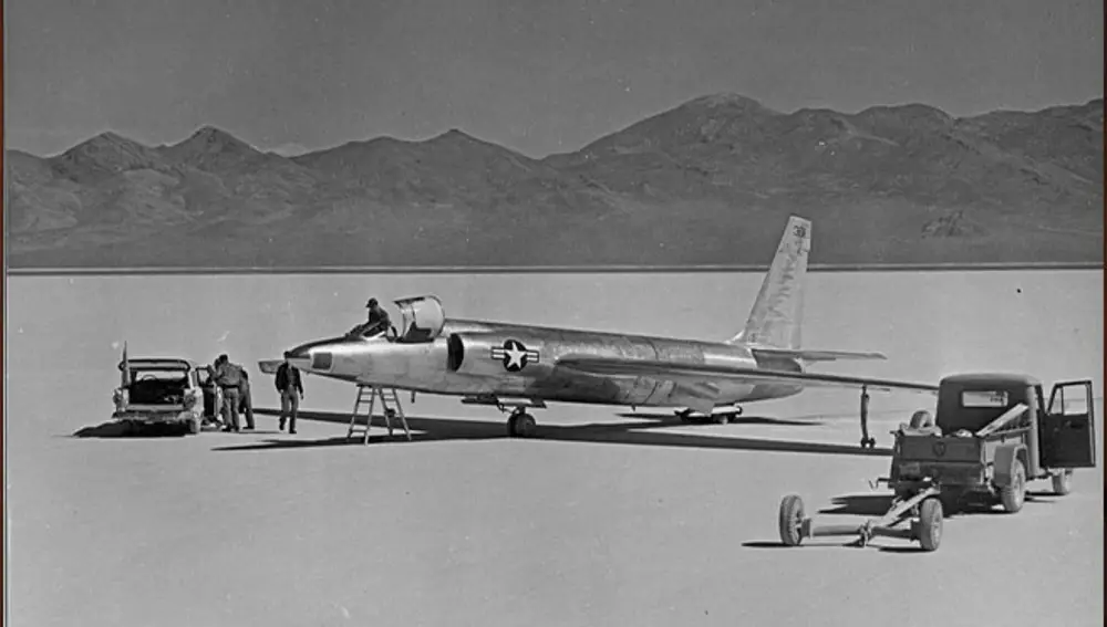 El U2 aterriza en Groom Lake después de un vuelo a 70000 pies de altitud