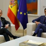 Sánchez se reúne con miembros de Junts en Moncloa