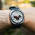 El Samsung Galaxy Watch Ultra en color gris y negro