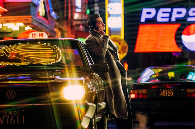 El director de una de las mejores películas del siglo estrena su primera serie en España: así es "Blossoms Shanghai"