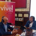 El director de Vive! Radio Castilla y León, Óscar Galver, entrevista al alcalde de Valladolid, Jesús Julio Carnero