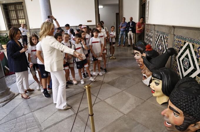 Los más pequeños descubren en Granada la historia de la Tarasca y de los gigantes y cabezudos