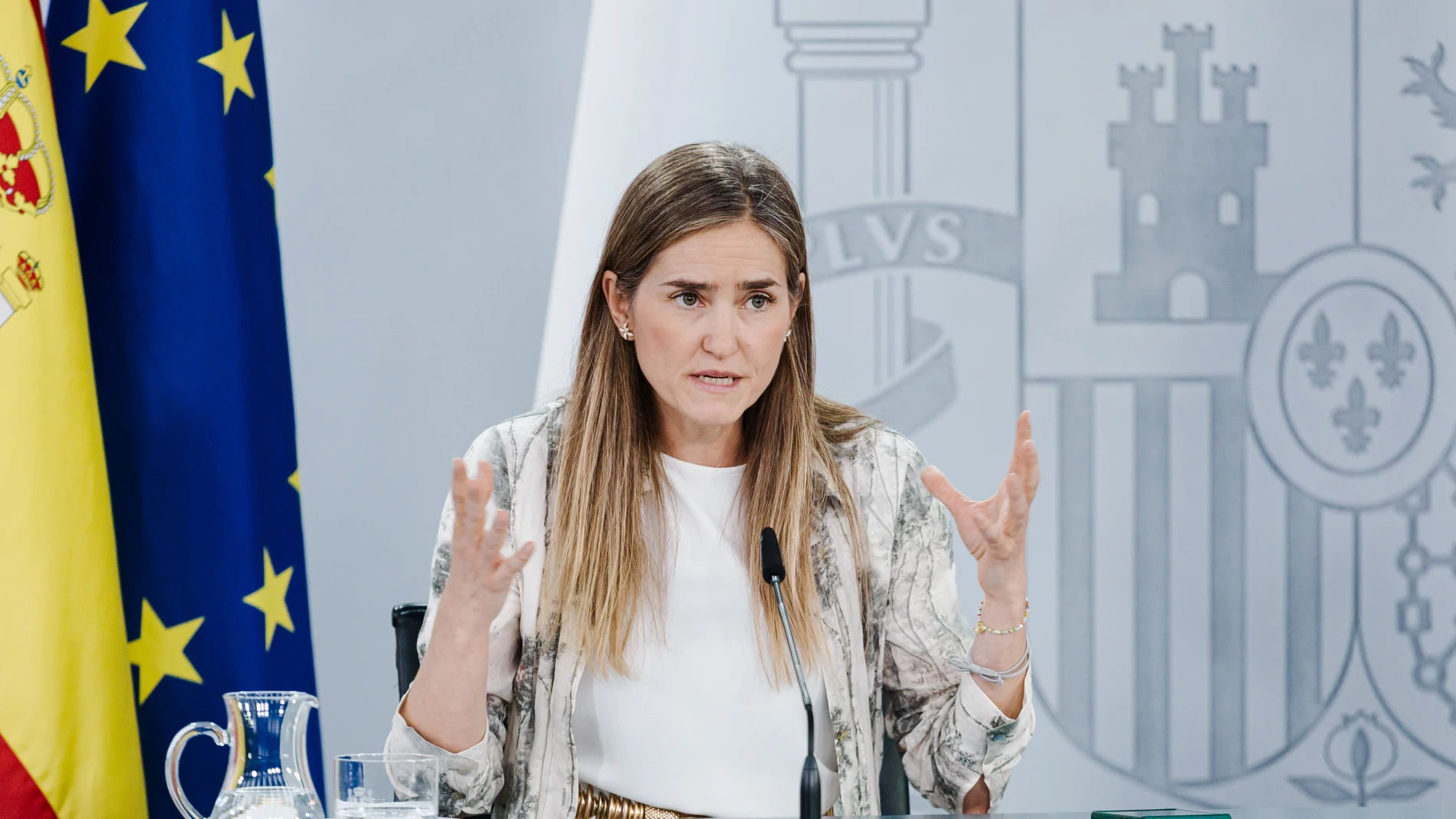 La vicepresidenta tercera y ministra para la Transición Ecológica y el Reto Demográfico, Sara Aagesen, durante una rueda de prensa tras el Consejo de Ministros, en el Palacio de la Moncloa, a 17 de junio de 2025, en Madrid (España). Durante la rueda, Aagesen ha explicado el informe del Comité para el análisis de las circunstancias que concurrieron en la crisis de electricidad del 28 de abril de 2025 que ha presentado ante Consejo de Seguridad Nacional para su aprobación. Además el Consejo de ...