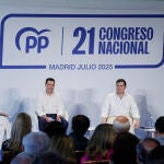 La alcaldesa de Zaragoza, Natalia Chueca; los presidentes del PP de Andalucía, Juanma Moreno; el de Castilla-León, Alfonso Fernández Mañueco; y la eurodiputada Alma Ezcurra