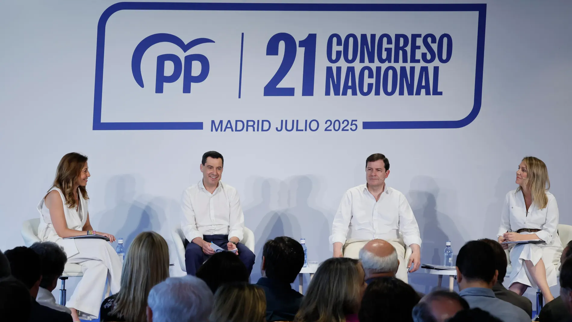 La alcaldesa de Zaragoza, Natalia Chueca; los presidentes del PP de Andalucía, Juanma Moreno; el de Castilla-León, Alfonso Fernández Mañueco; y la eurodiputada Alma Ezcurra